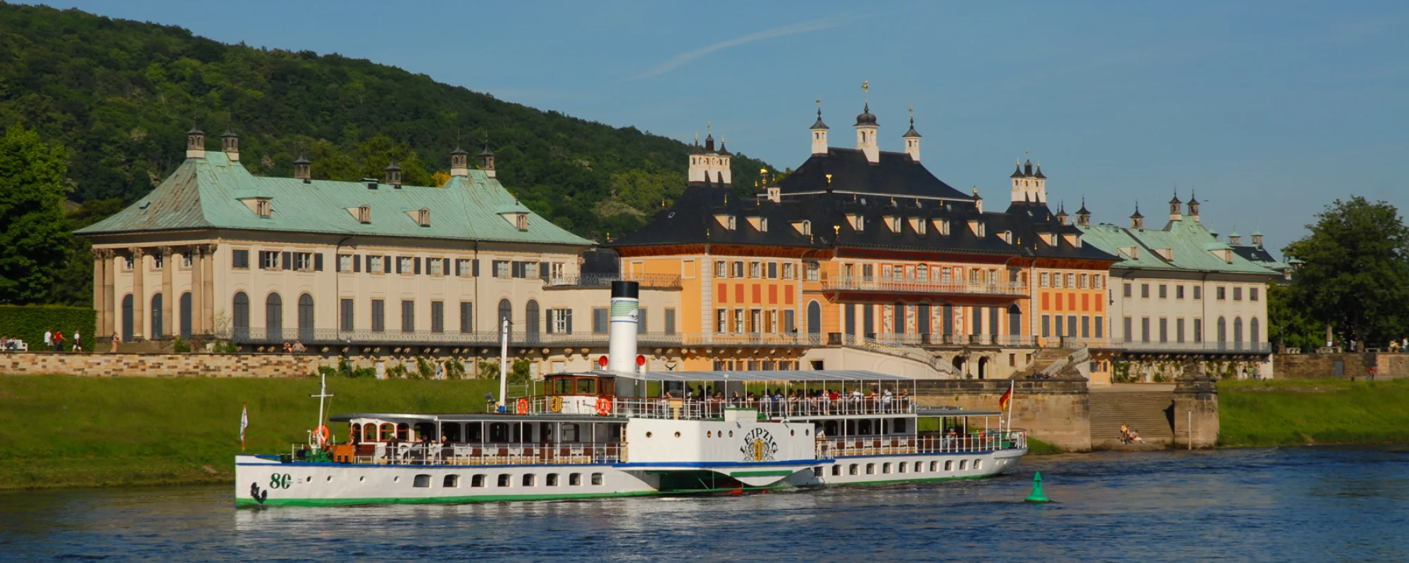 Dampfschiff bei Schloss Pillnitz